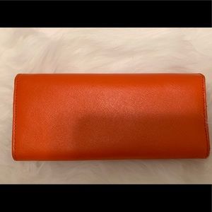 Tory Burch Bags - Tory Burch Wallet-Brand New Condition Tory Burch Bags - Tory Burch Wallet-Brand New Condition